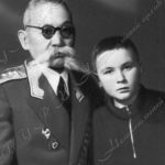 О.И.Городовиков с сыном Салаватом. 1957 г.